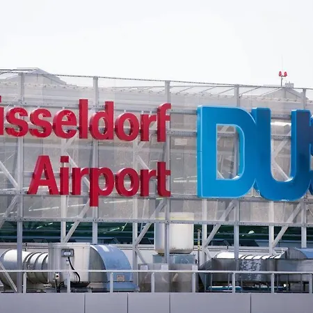 Nature Inspiration With Balcony & Grill Bbq In Mitte Central Station 10 Mins & Big Tv With Photo Lights Lägenhet Duisburg