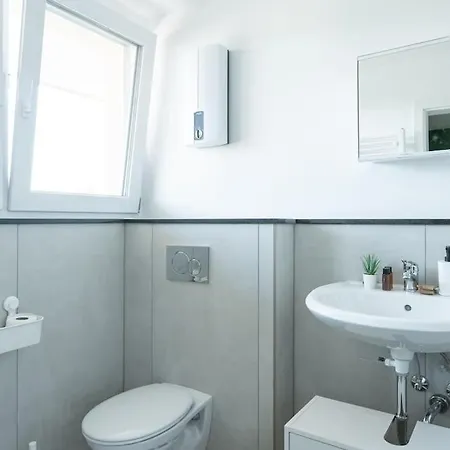 Nature Inspiration With Balcony & Grill Bbq In Mitte Central Station 10 Mins & Big Tv With Photo Lights Lägenhet Duisburg