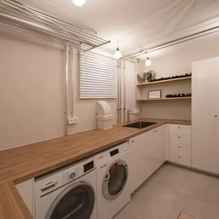 Nature Inspiration With Balcony & Grill Bbq In Mitte Central Station 10 Mins & Big Tv With Photo Lights Lägenhet Duisburg