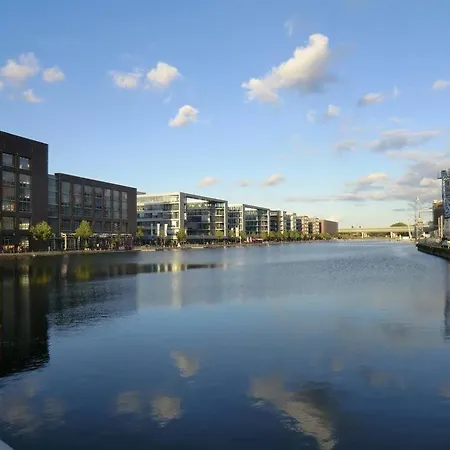 Nature Inspiration With Balcony & Grill Bbq In Mitte Central Station 10 Mins & Big Tv With Photo Lights Duisburg