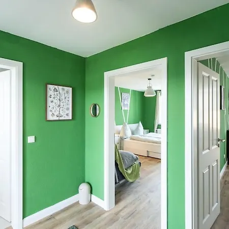 Nature Inspiration With Balcony & Grill Bbq In Mitte Central Station 10 Mins & Big Tv With Photo Lights Lägenhet