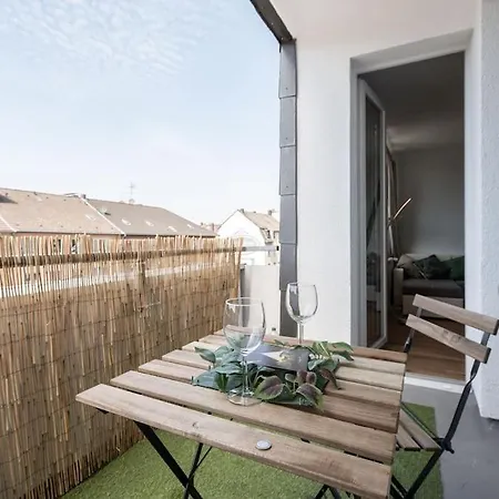 Nature Inspiration With Balcony & Grill Bbq In Mitte Central Station 10 Mins & Big Tv With Photo Lights Lägenhet Duisburg