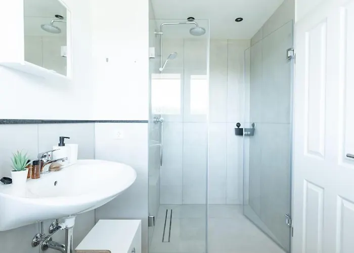 Nature Inspiration With Balcony & Grill Bbq In Mitte Central Station 10 Mins & Big Tv With Photo Lights