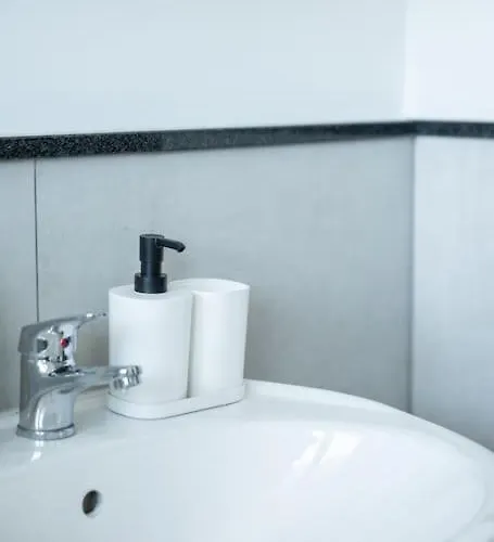 Nature Inspiration With Balcony & Grill Bbq In Mitte Central Station 10 Mins & Big Tv With Photo Lights *