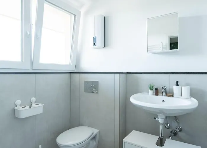 Nature Inspiration With Balcony & Grill Bbq In Mitte Central Station 10 Mins & Big Tv With Photo Lights Apartmán Duisburg