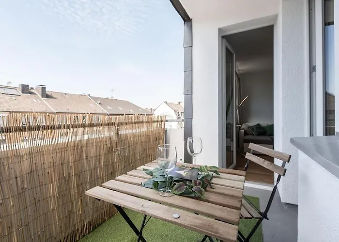 Nature Inspiration With Balcony & Grill Bbq In Mitte Central Station 10 Mins & Big Tv With Photo Lights Lejlighed Duisburg